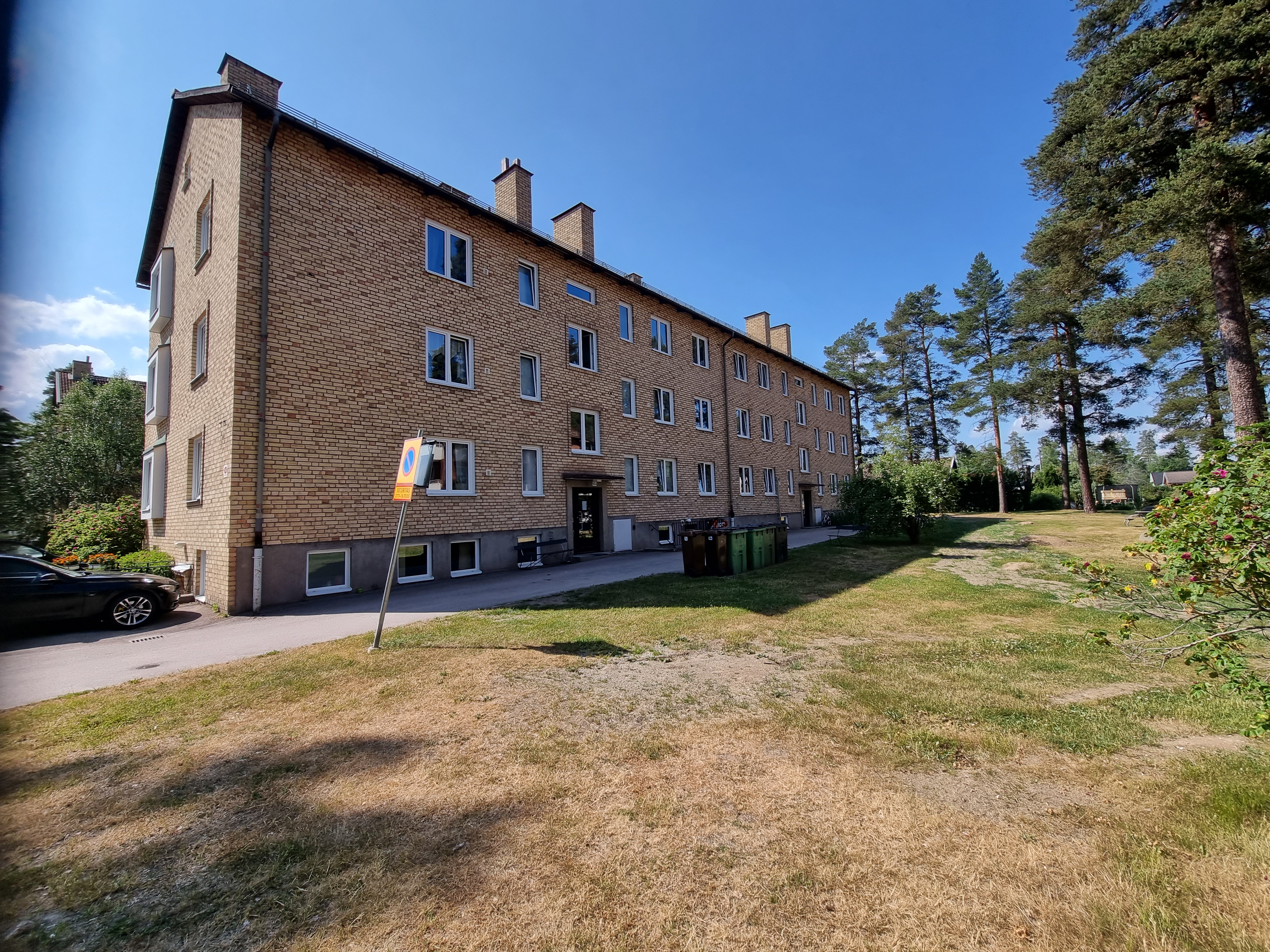Åsgårdsvägen 15 A — bild 1