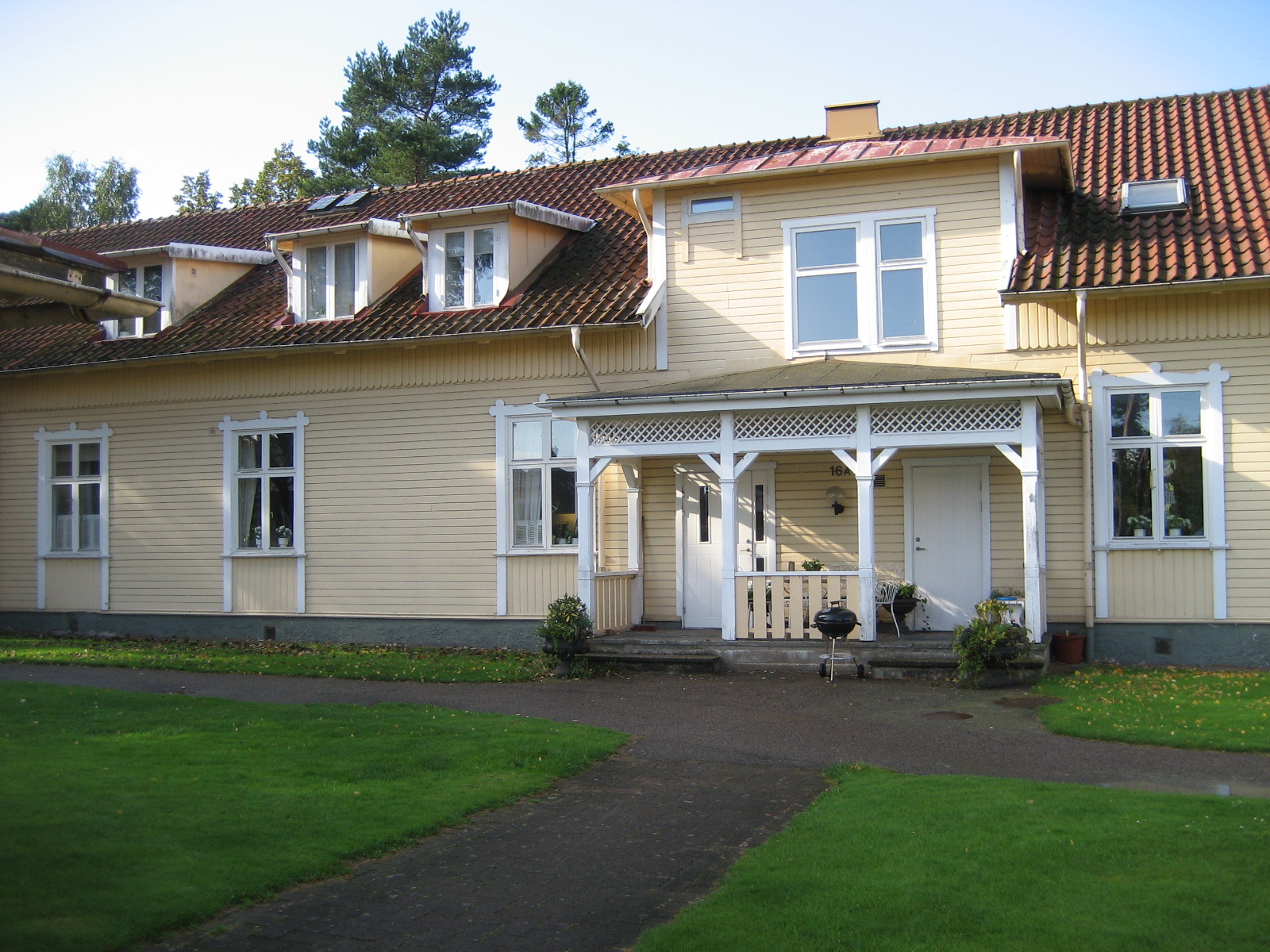 Roxmansvägen 16A i Båstad